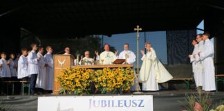 Wdzięczni za przeszłość – z ufnością w przyszłość