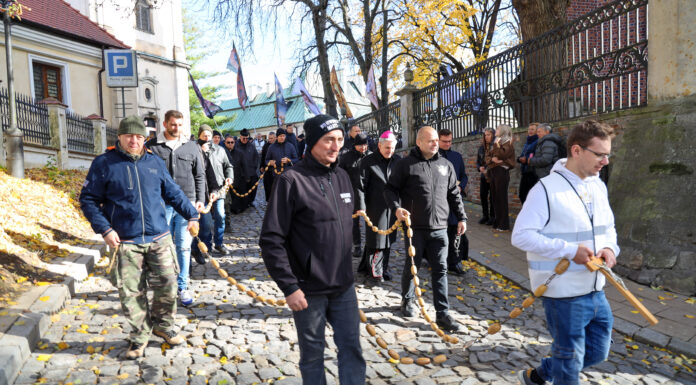 Walka na kolanach o zbawienie