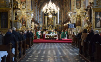 Wspierając się nawzajem