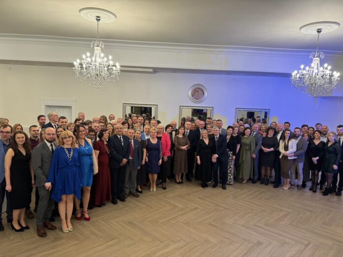 2f6dd340-59f2-4c90-ab7a-aa94cf8553b4